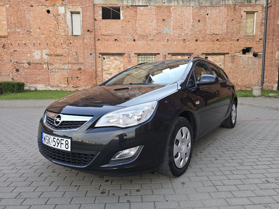 Opel Astra J 1.4 turbo 2011 rok kombi