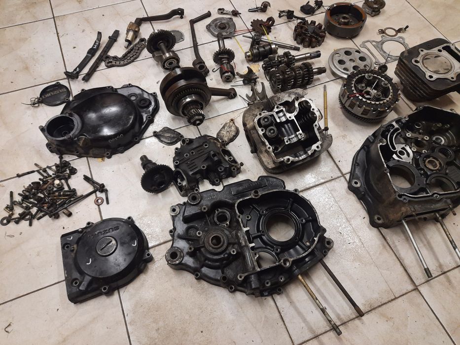 Suzuki DR 250 silnik części cylinder głowica skrzynia kopka kapa pompa
