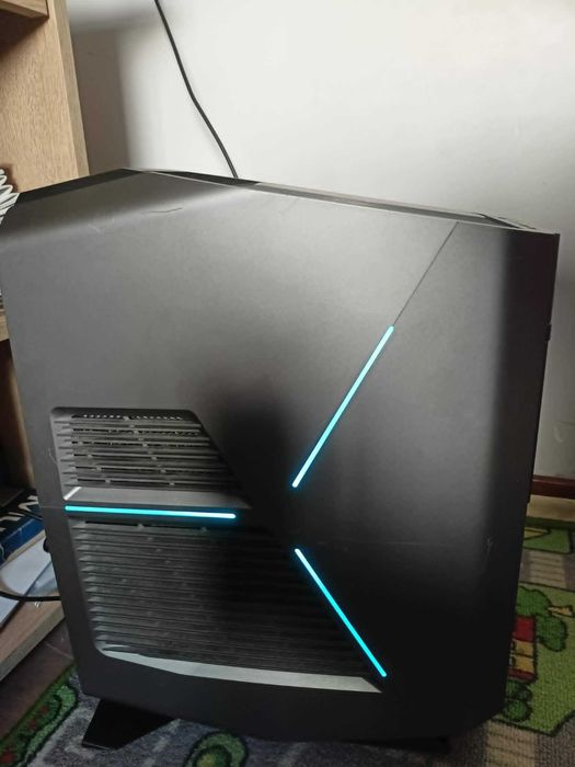 Alienware Aurora R8 - Dell / RTX 2070 8GB / 16GB RAM DDR4 / 512 GB SSD / WiFi / Bluetooth