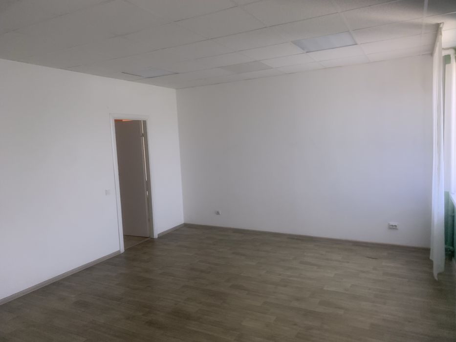 Комерційні приміщення під будь-який вид діяльності (зі світлом)