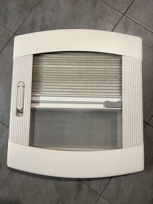 Osłona roleta moskitiera okno dachowe 40x40 REMIS do przyczepy HOBBY