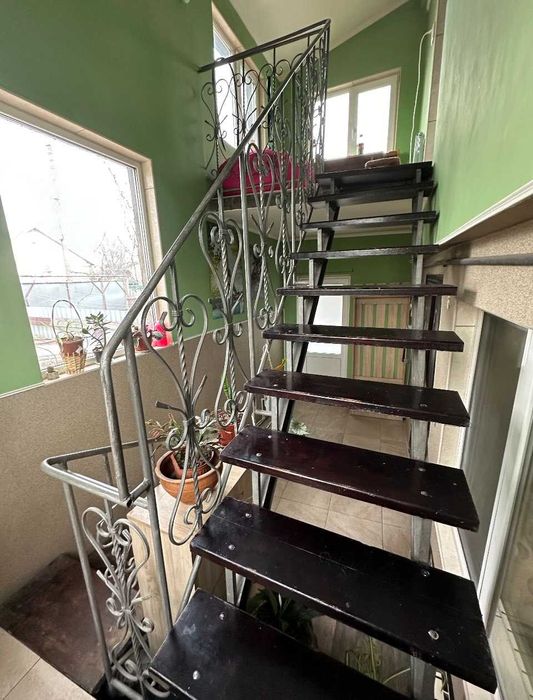 Продаж частини будинку в центрі міста!! Супер локація!