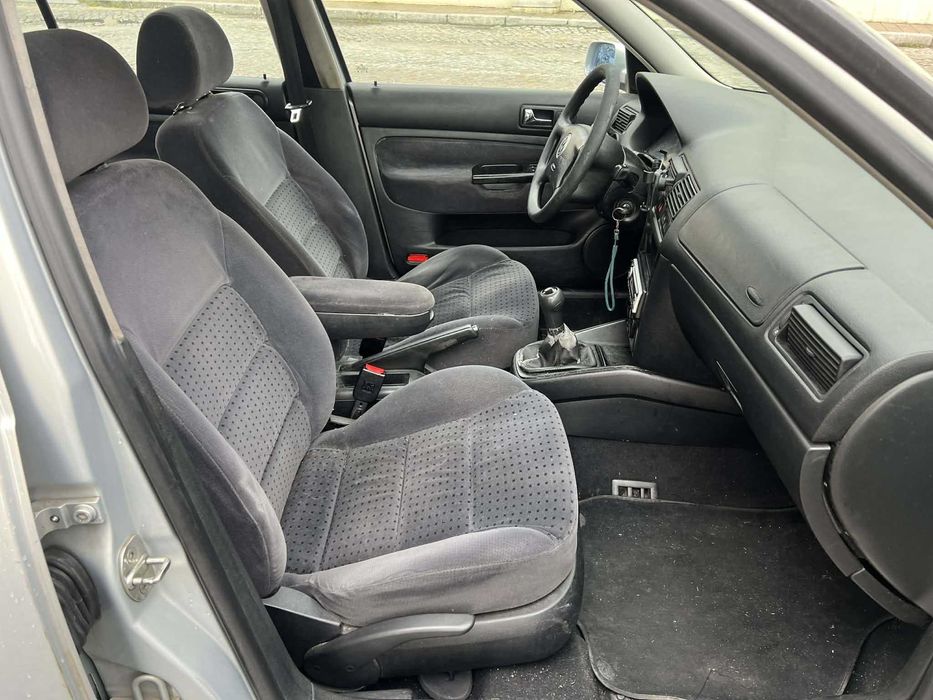 VW Golf IV 1.4 16v A/C direçao asssitida  Nacional