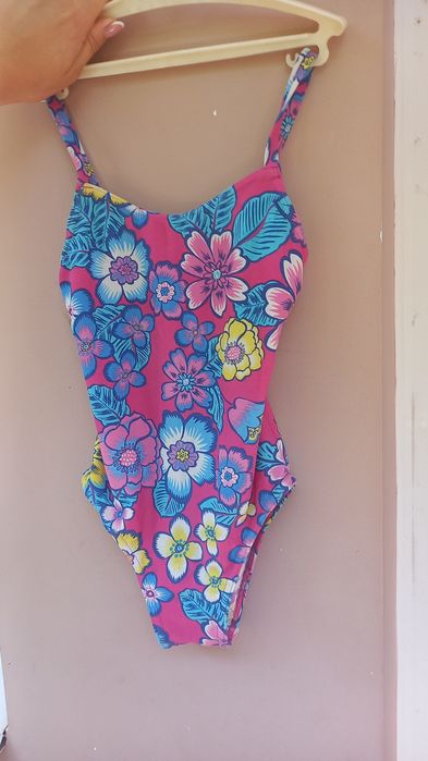 Суцільний купальник