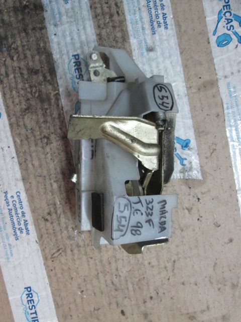 Fechadura / fecho porta trás esquerdo MAZDA 323 III (BF)