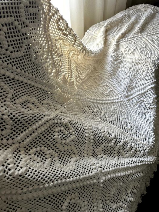 Colcha em croché feito à mão. 3x2 metros. Peça com detalhe incrível.