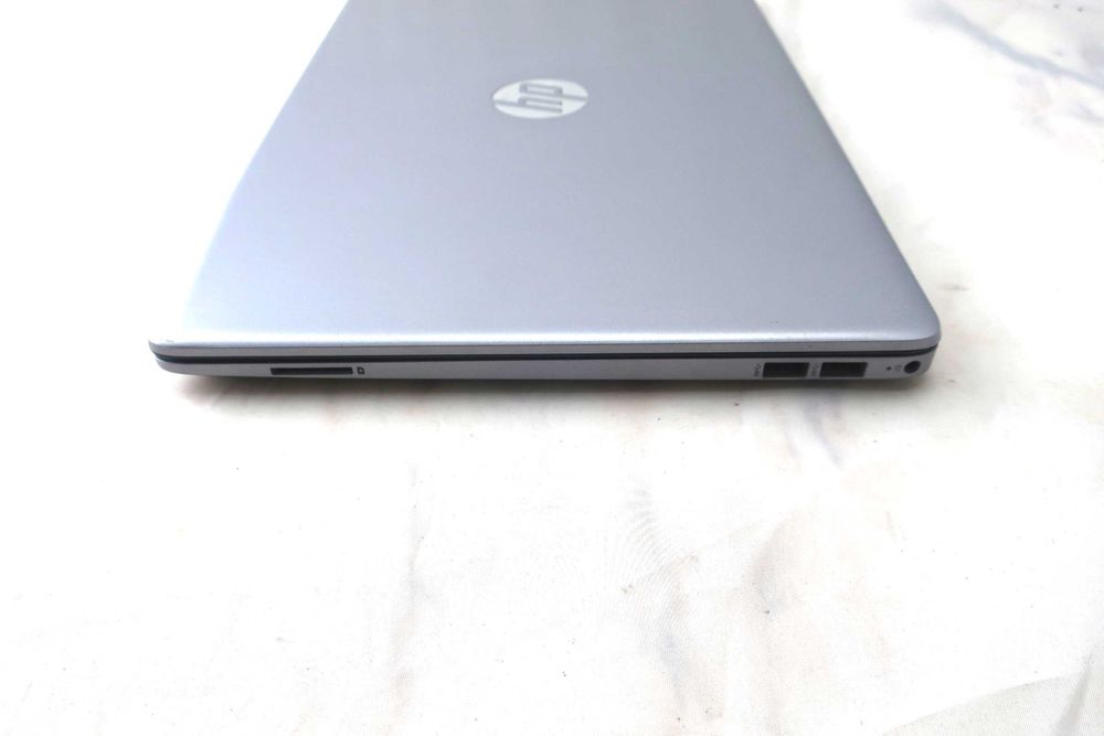 Portatil hp 250 g8 i5 1035g1 8gb ram win11