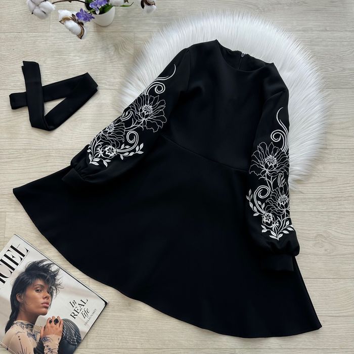 сукня з вишивкою для дівчинки 134,140 розмір