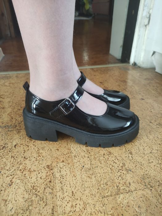Buty damskie lakierki