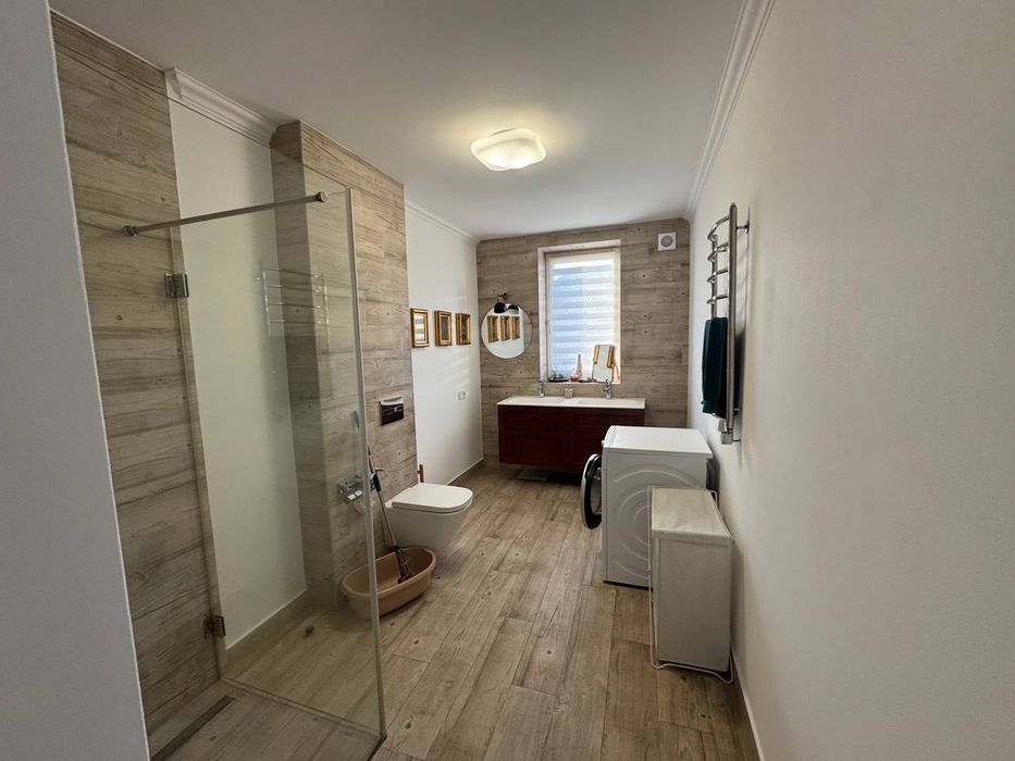 Продається двоповерховий сучасний житловий будинок в Коломиї