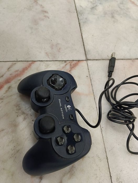 Gamepad / Comando com Fio Logitech para PC (Modelo Retro Dual Action/Rumblepad)