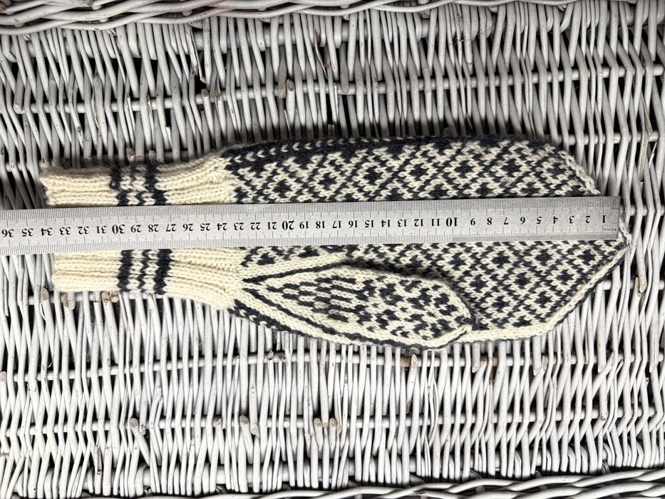 Ręcznie robione wełniane rękawiczki męskie  Selbu Rose