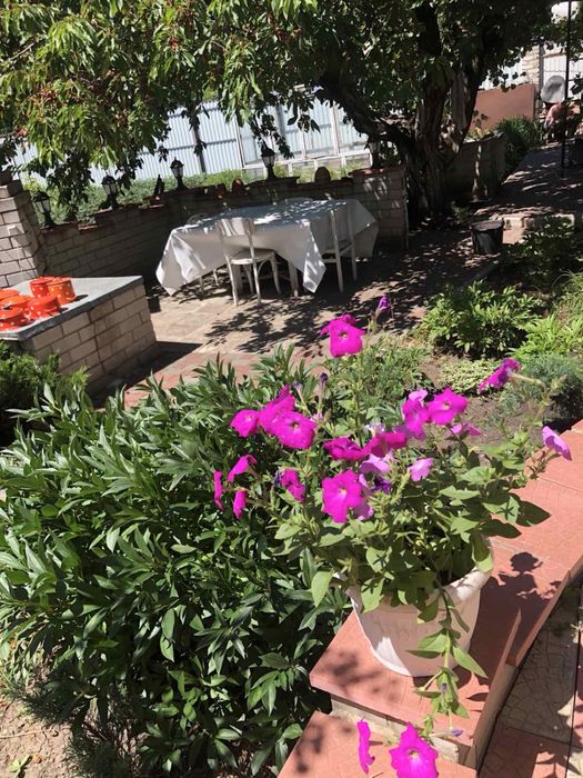 Продам двоповерховий житловий будинок у м. Лозова