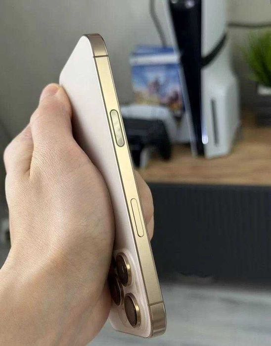 iPhone 16 Pro, 256 ГБ, SIM + eSIM