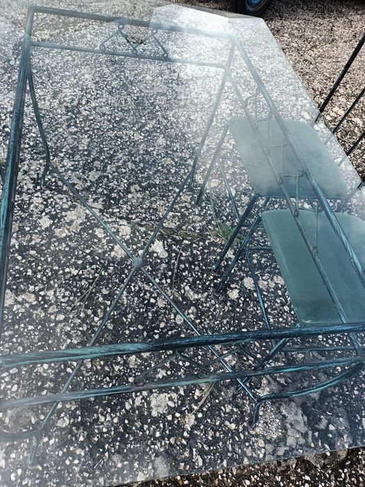 Mesa de ferro com 4 cadeiras