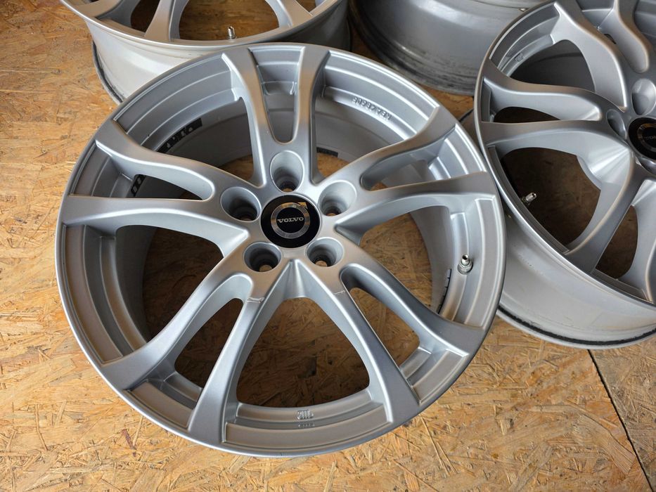 [1312] Felgi aluminiowe 17 cali 5x108 et50 7,5Jx17 Volvo
