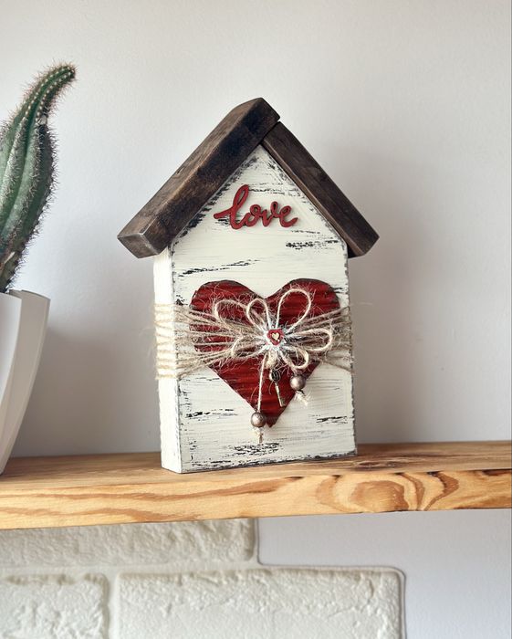 Peça decorativa em madeira “Casinha de Amor”