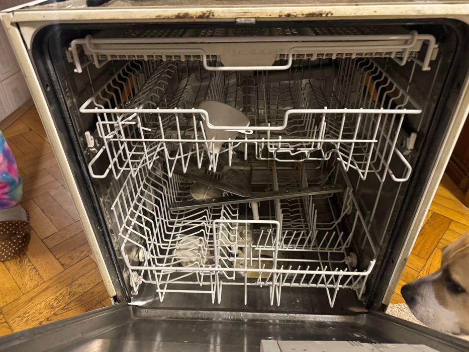 Продам німецьку посудомийну машину,під ремонт/запчастини.