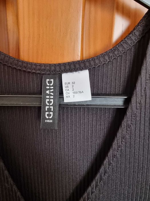 Vestido preto com decote e racha à frente H&M, tam 32 - nunca usado