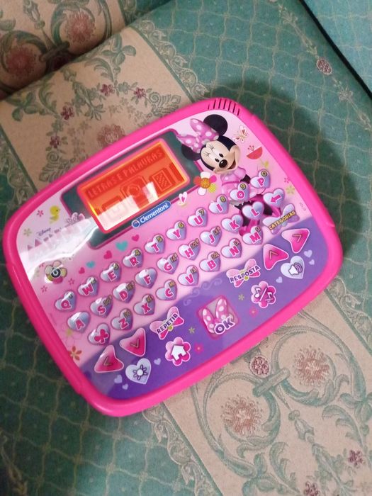 Tablet com jogos criança