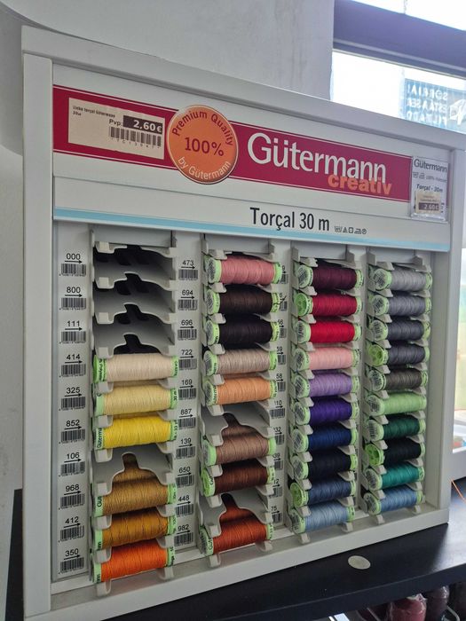 Expositor de Linhas Gutermann Torçal 30m