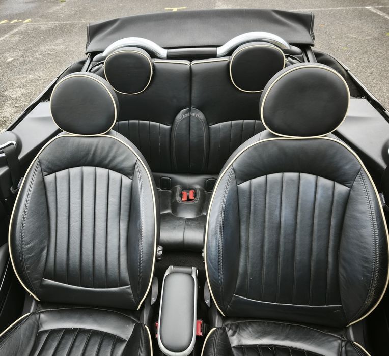 Mini cabrio JCW  211 cv