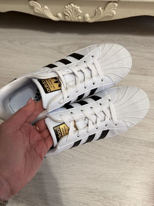 Продам кроссовки Adidas Superstar
