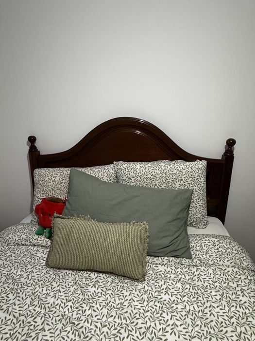 Cama de madeira maciça