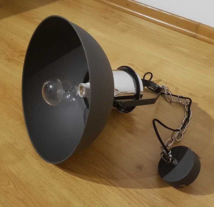 Candeeiro de teto em metal