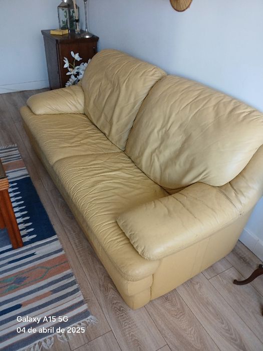 Sofa pele amarela