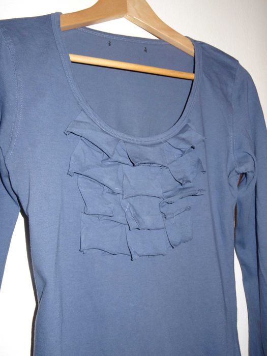 bluzka z żabotem falbanami