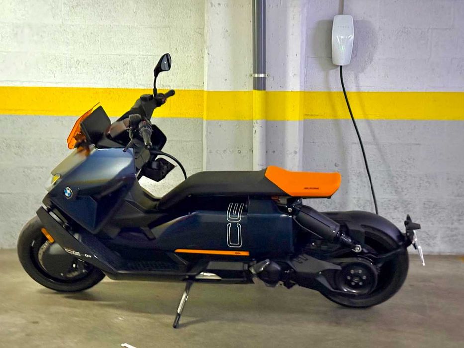 Scooter electrica BMW CE 04 — Apenas 540km