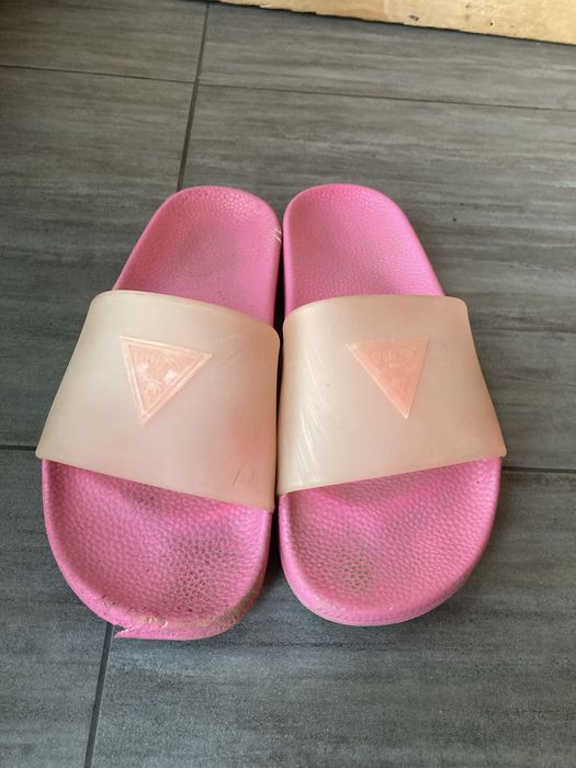 Różowe klapki Guess – r. 37