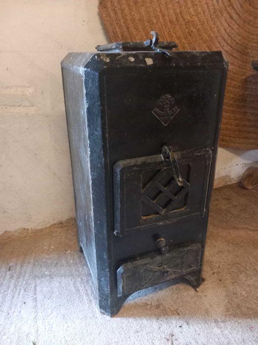 Salamandra e fogão,antiga, ferro fundido, totalmente funcional,  porto