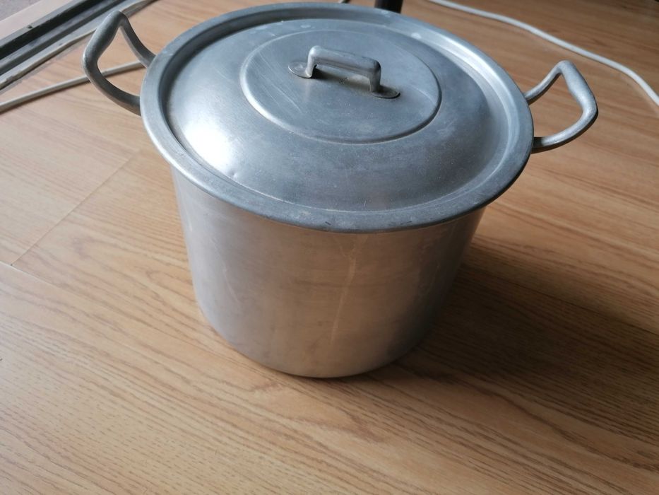 Panela grande em alumínio