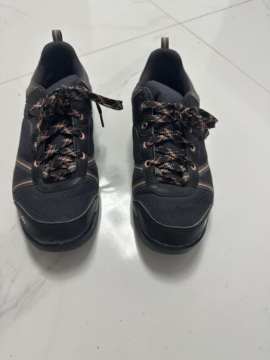 Sprzedam buty trekingowe 38