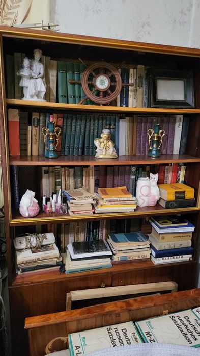 советские шкафы и низкая тумба