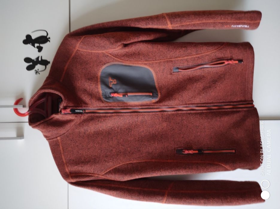 Продам кофту Tenson S