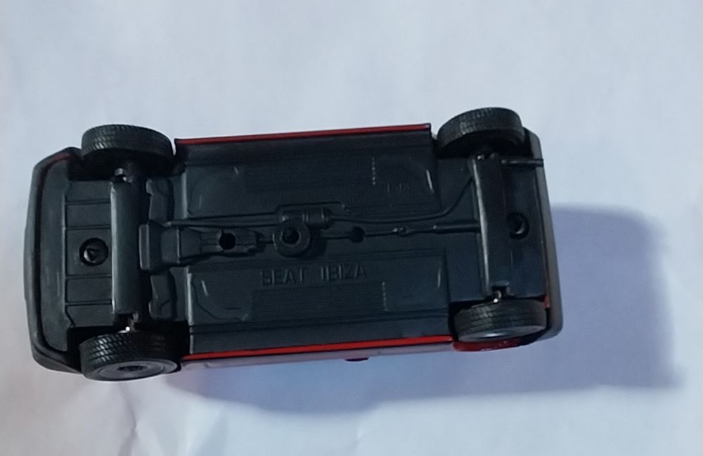 Miniatura Seat Ibiza em escala 1/43