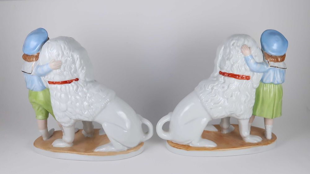 Par esculturas em porcelana - Cães Menino e Menina