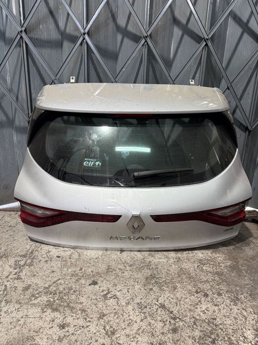 Tampa da mala Renault Megane IV carro