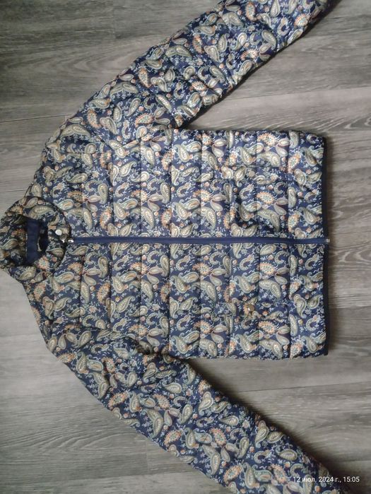 Демісезонна жіноча куртка