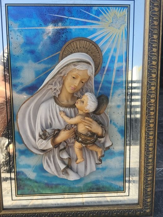 Quadros religiosos em relevo