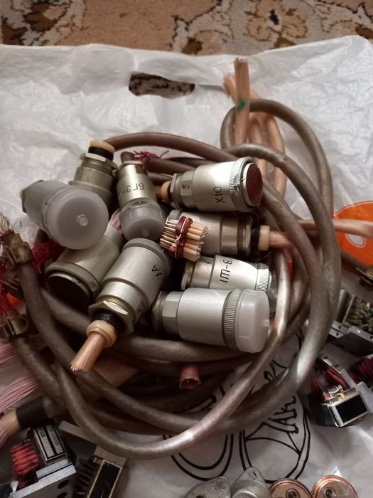 Радиолампы , радиодетали , диоды