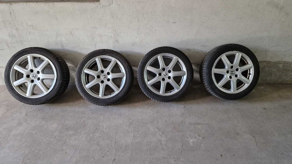 Felgi Honda Civic UFO VIII 17'' z dobrymi oponami zimowymi Dębica Frigo  HP2