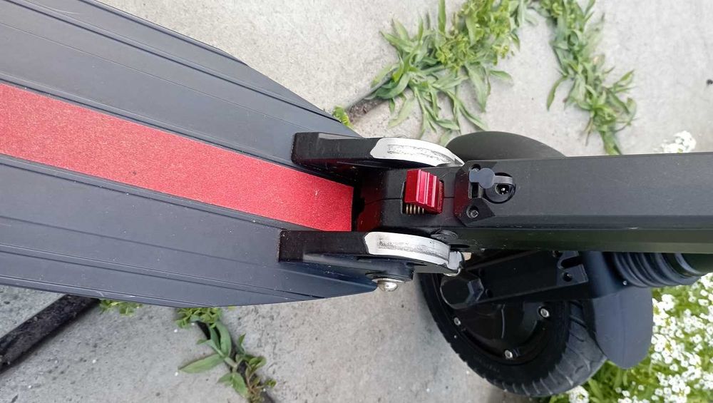 Продам електросамокат KONAR KES-A07