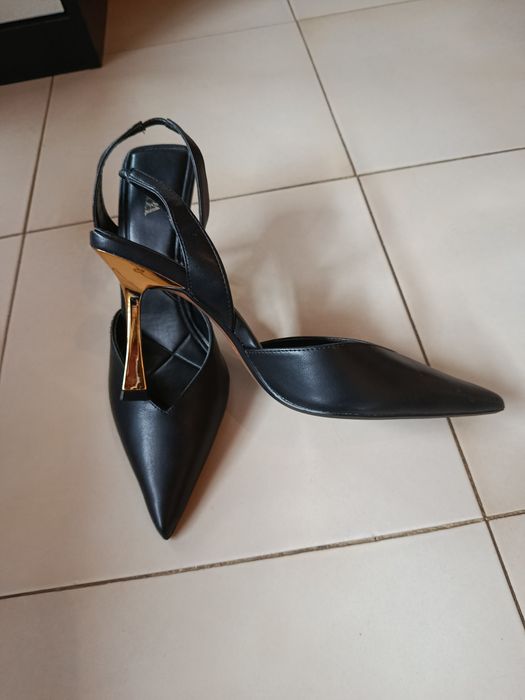 Sapato clássico estiloso Zara