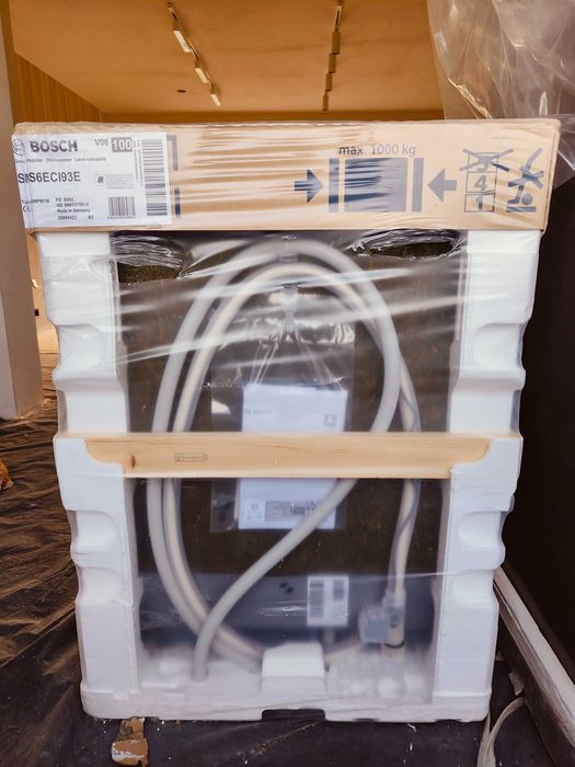 Sprzedam nową nieużywaną Zmywarkę BOSCH SMS6ECI93E