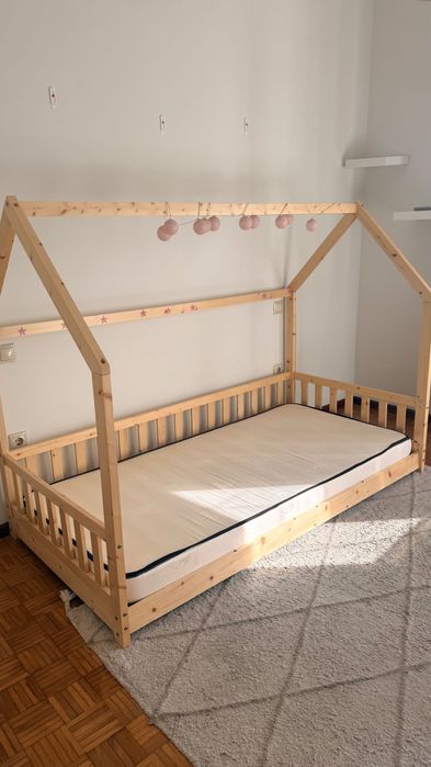 Cama Infantil em Madeira Estilo Casinha + Colchão