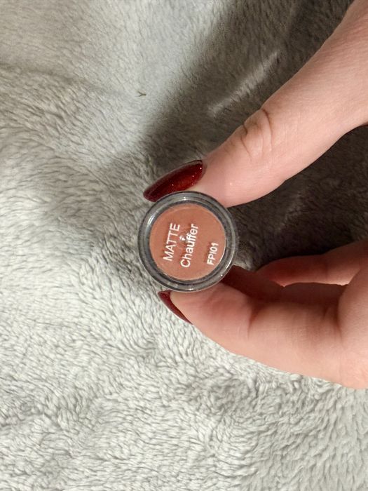 Makeup Revolution Matte Lipstick Chauffeur – nude